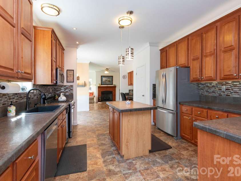 39 Kylie Grace Lane, Candler, NC 28715.  MLS# CAR4363998, YatesRealty ID 16224. Kitchen