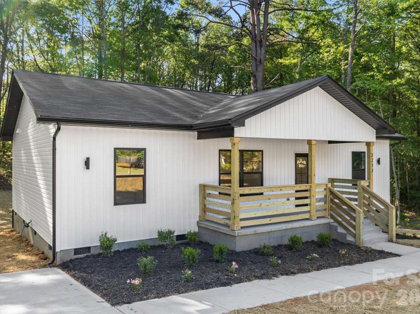2277 Pacer Drive, Lancaster, SC 29720.  MLS# CAR4370344, YatesRealty ID 16225. 