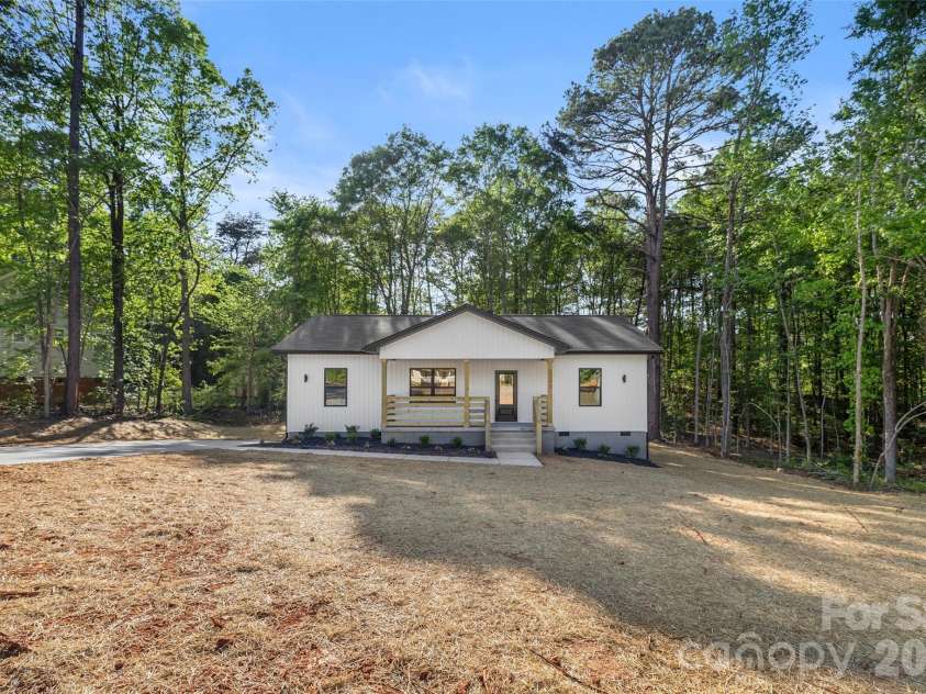2277 Pacer Drive, Lancaster, SC 29720.  MLS# CAR4370344, YatesRealty ID 16225. 