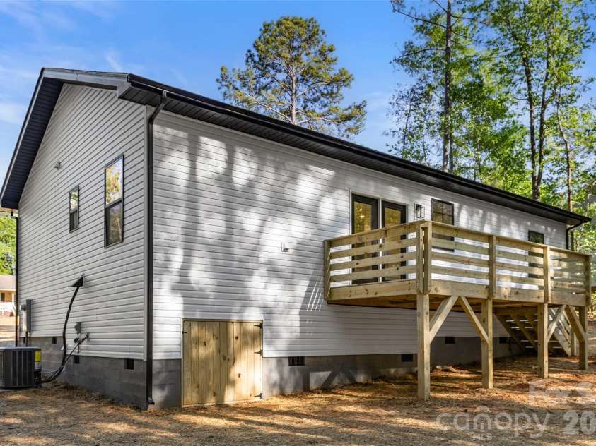 2277 Pacer Drive, Lancaster, SC 29720.  MLS# CAR4370344, YatesRealty ID 16225. 