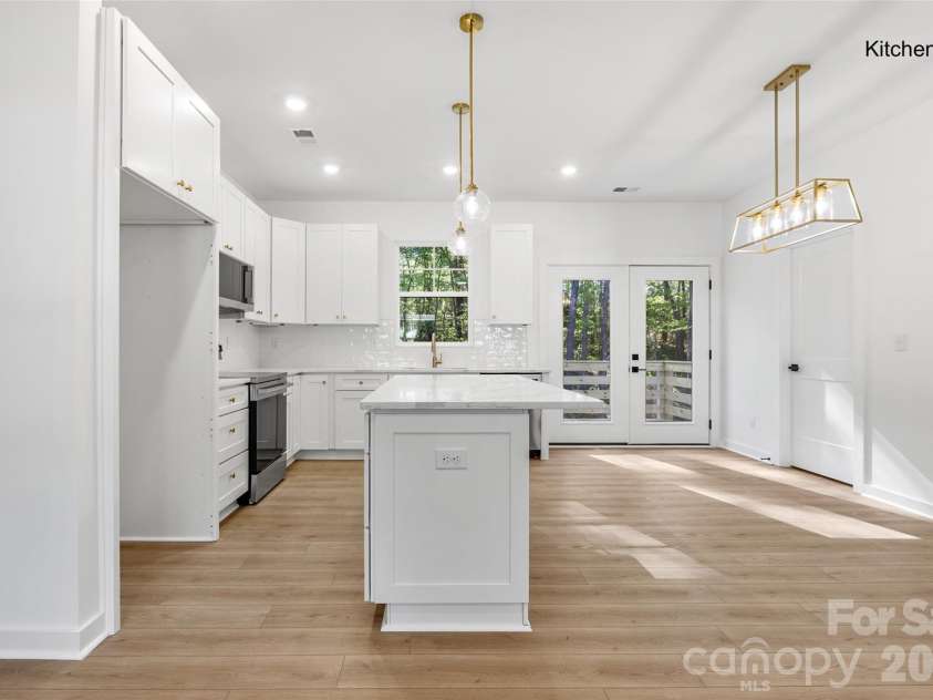 2277 Pacer Drive, Lancaster, SC 29720.  MLS# CAR4370344, YatesRealty ID 16225. Island with breakfast bar 