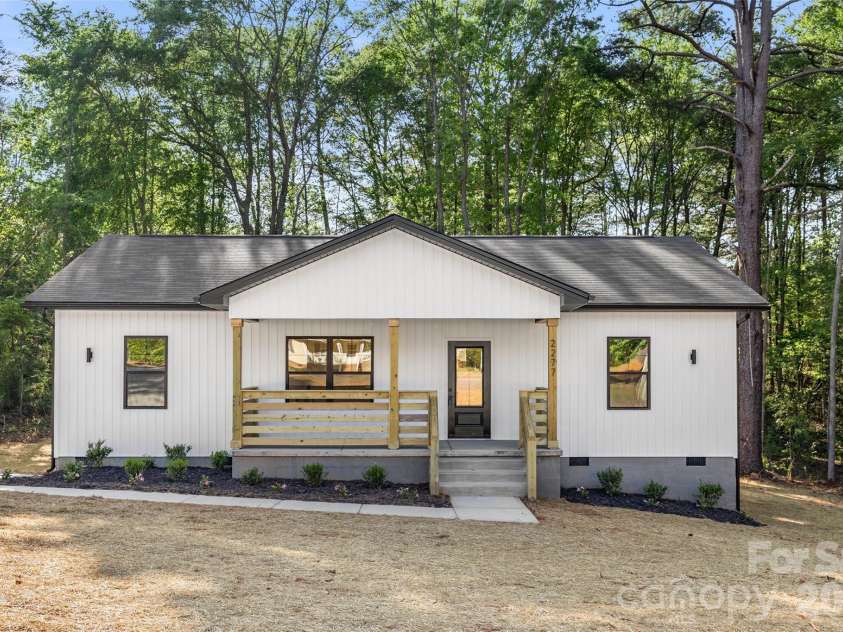 2277 Pacer Drive, Lancaster, SC 29720.  MLS# CAR4370344, YatesRealty ID 16225. New Construction, 3 bedrooms, 2 baths, .46 acres with no HOA