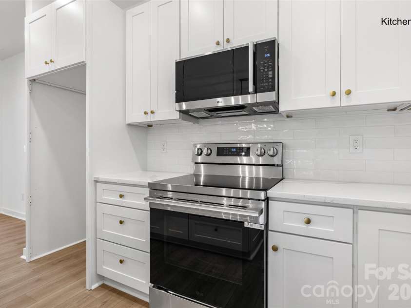 2277 Pacer Drive, Lancaster, SC 29720.  MLS# CAR4370344, YatesRealty ID 16225. Stainless Appliances