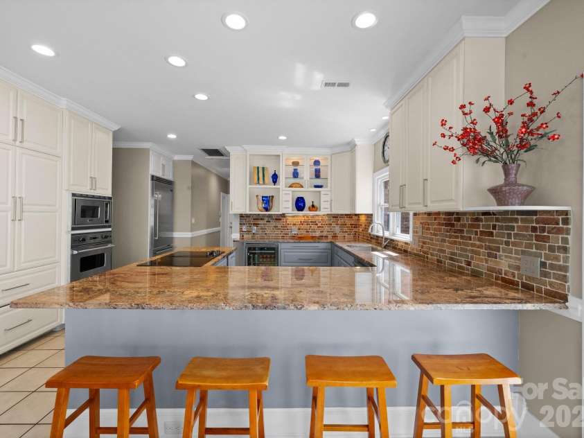 15236 Elena Drive, Charlotte, NC 28278.  MLS# CAR4368720, YatesRealty ID 16227. 