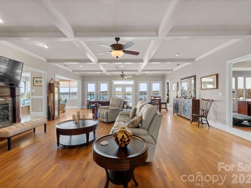15236 Elena Drive, Charlotte, NC 28278.  MLS# CAR4368720, YatesRealty ID 16227. 