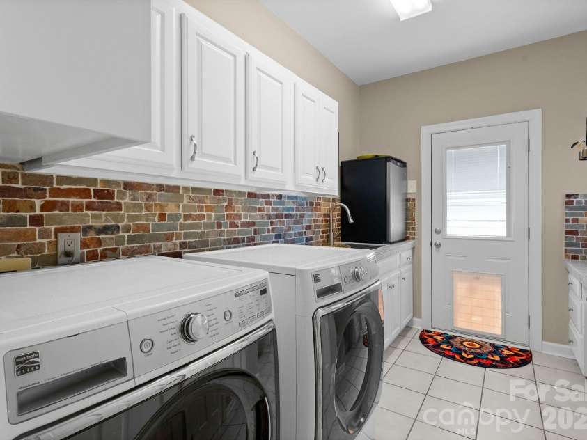 15236 Elena Drive, Charlotte, NC 28278.  MLS# CAR4368720, YatesRealty ID 16227. 