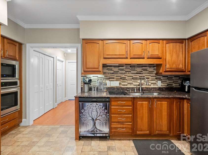 15236 Elena Drive, Charlotte, NC 28278.  MLS# CAR4368720, YatesRealty ID 16227. 