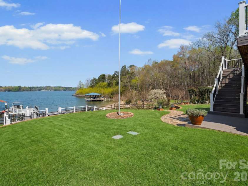 15236 Elena Drive, Charlotte, NC 28278.  MLS# CAR4368720, YatesRealty ID 16227. 