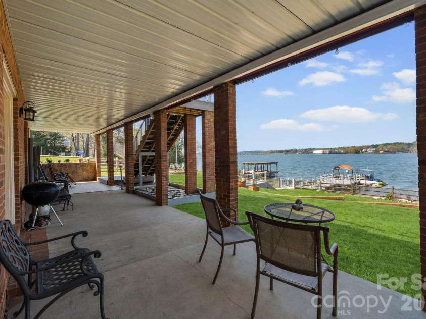 15236 Elena Drive, Charlotte, NC 28278.  MLS# CAR4368720, YatesRealty ID 16227. 