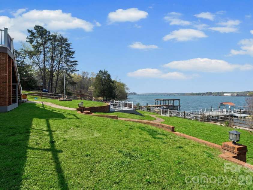 15236 Elena Drive, Charlotte, NC 28278.  MLS# CAR4368720, YatesRealty ID 16227. 