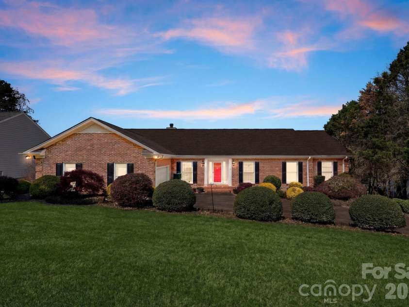 15236 Elena Drive, Charlotte, NC 28278.  MLS# CAR4368720, YatesRealty ID 16227. 