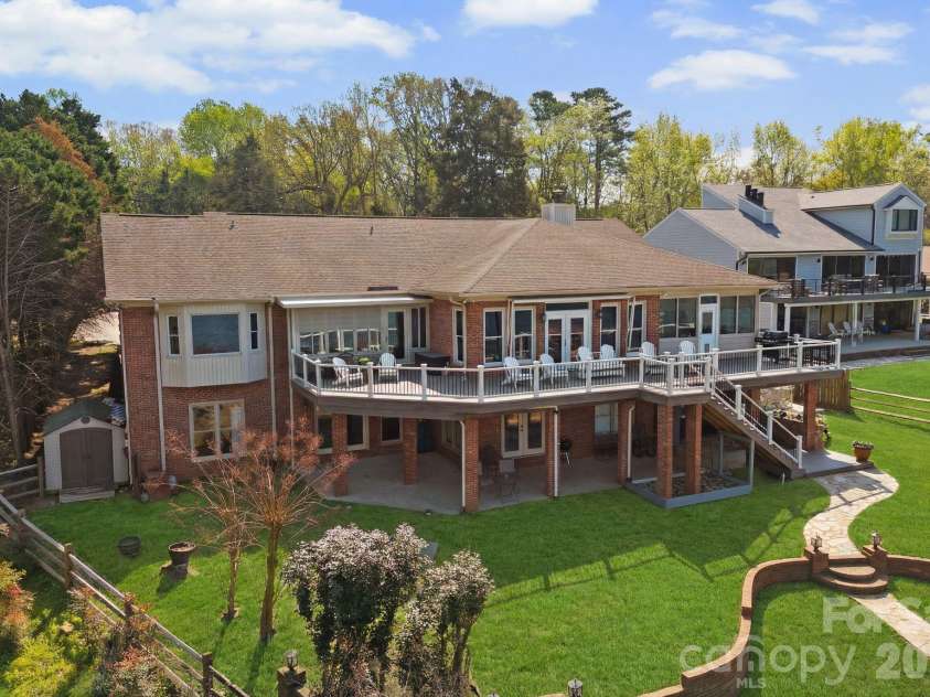 15236 Elena Drive, Charlotte, NC 28278.  MLS# CAR4368720, YatesRealty ID 16227. 