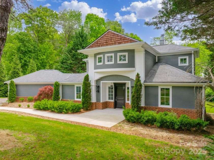 74 Eastmoor Drive, Asheville, NC 28805.  MLS# CAR4264542, YatesRealty ID 16228. 