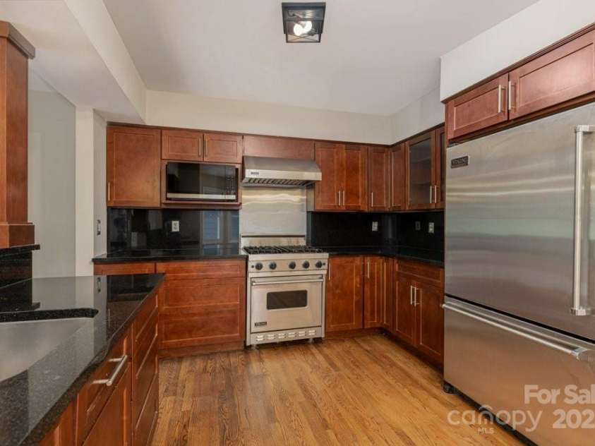 74 Eastmoor Drive, Asheville, NC 28805.  MLS# CAR4264542, YatesRealty ID 16228. 