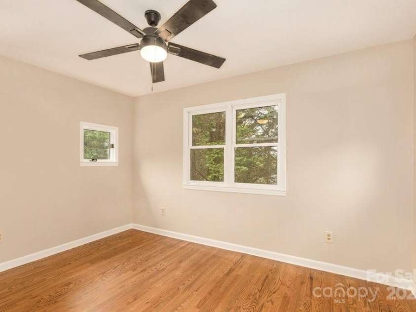 74 Eastmoor Drive, Asheville, NC 28805.  MLS# CAR4264542, YatesRealty ID 16228. 