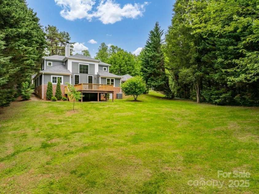 74 Eastmoor Drive, Asheville, NC 28805.  MLS# CAR4264542, YatesRealty ID 16228. 