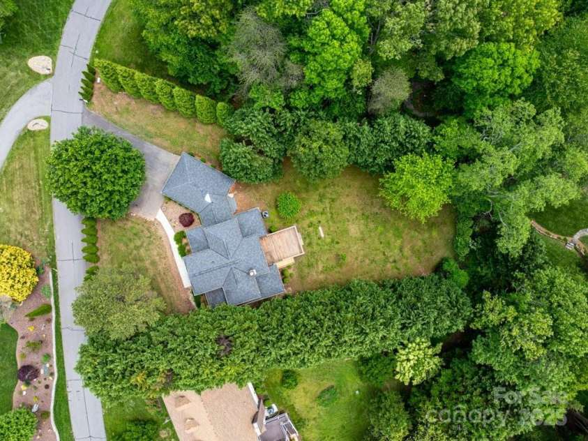 74 Eastmoor Drive, Asheville, NC 28805.  MLS# CAR4264542, YatesRealty ID 16228. 