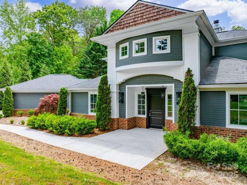 74 Eastmoor Drive, Asheville, NC 28805.  MLS# CAR4264542, YatesRealty ID 16228. 