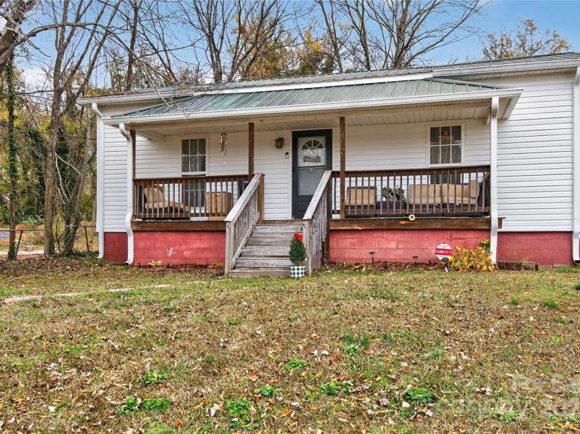 1115 8th Street, Statesville, NC 28677.  MLS# CAR4322610, YatesRealty ID 1623. 