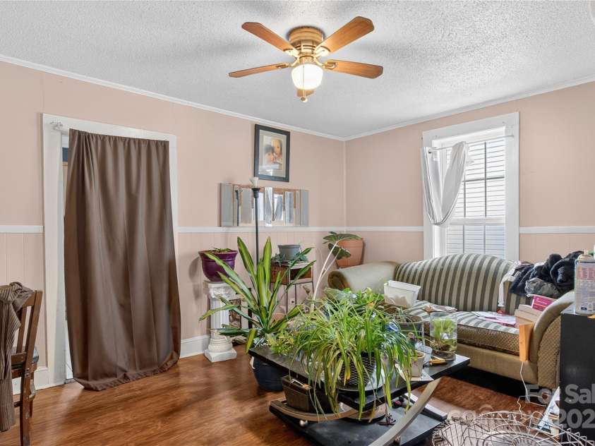 1115 8th Street, Statesville, NC 28677.  MLS# CAR4322610, YatesRealty ID 1623. 