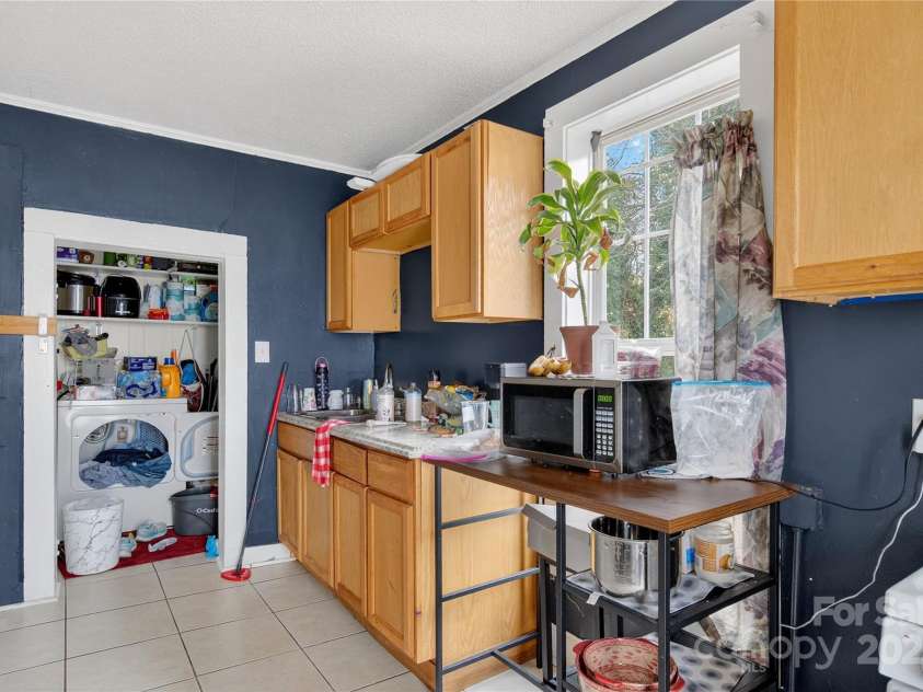 1115 8th Street, Statesville, NC 28677.  MLS# CAR4322610, YatesRealty ID 1623. 