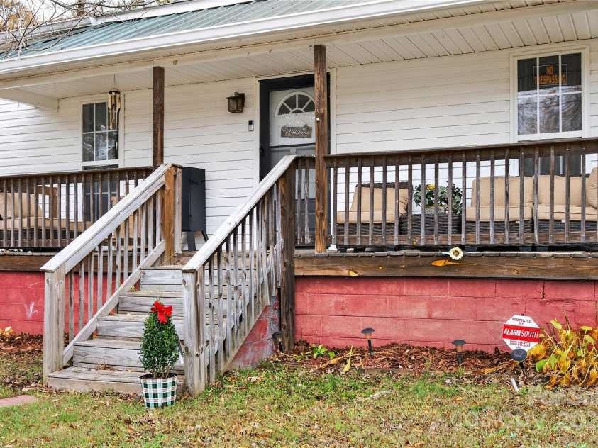 1115 8th Street, Statesville, NC 28677.  MLS# CAR4322610, YatesRealty ID 1623. 