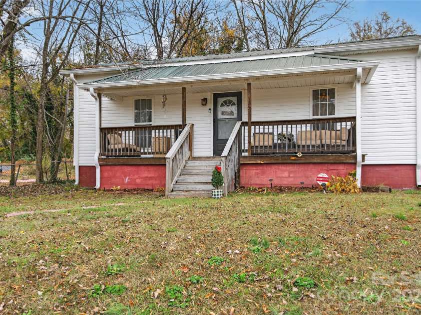 1115 8th Street, Statesville, NC 28677.  MLS# CAR4322610, YatesRealty ID 1623. 
