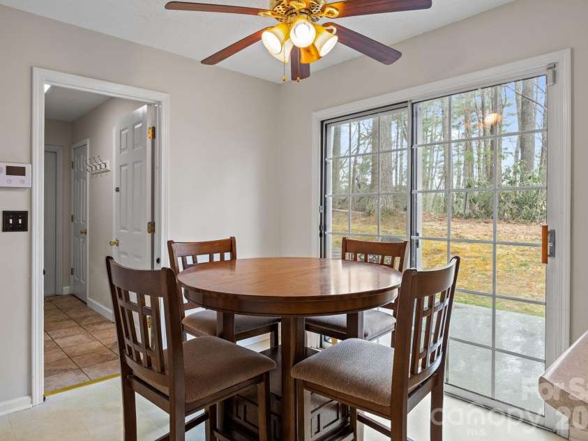 1618 Brookside Camp Road, Hendersonville, NC 28792.  MLS# CAR4365657, YatesRealty ID 16231. Breakfast Nook