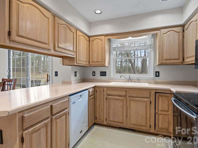 1618 Brookside Camp Road, Hendersonville, NC 28792.  MLS# CAR4365657, YatesRealty ID 16231. Kitchen