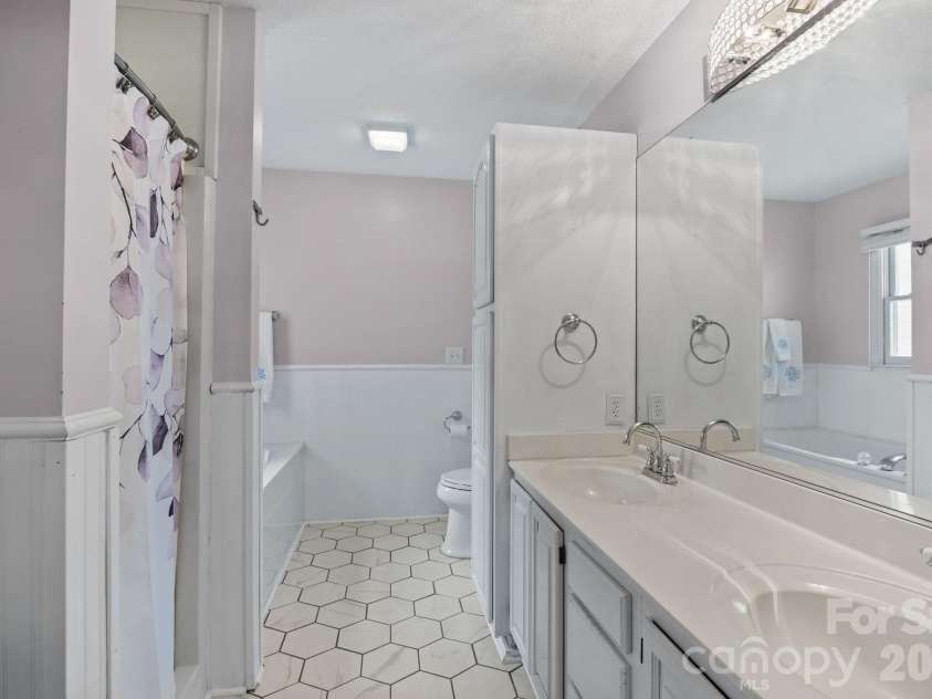 1618 Brookside Camp Road, Hendersonville, NC 28792.  MLS# CAR4365657, YatesRealty ID 16231. Primary Bathroom