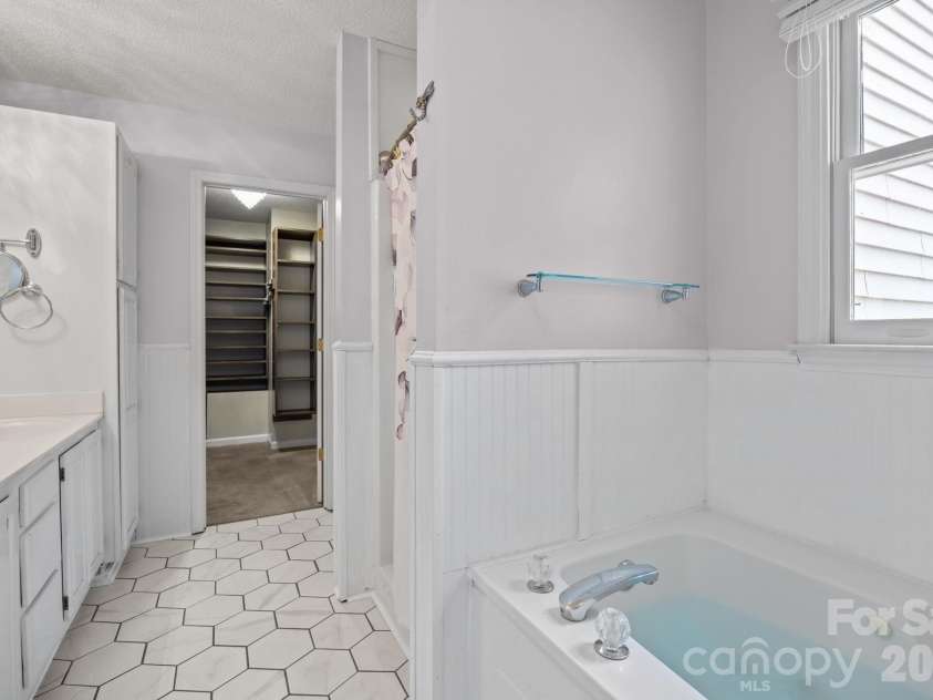 1618 Brookside Camp Road, Hendersonville, NC 28792.  MLS# CAR4365657, YatesRealty ID 16231. Primary Bathroom