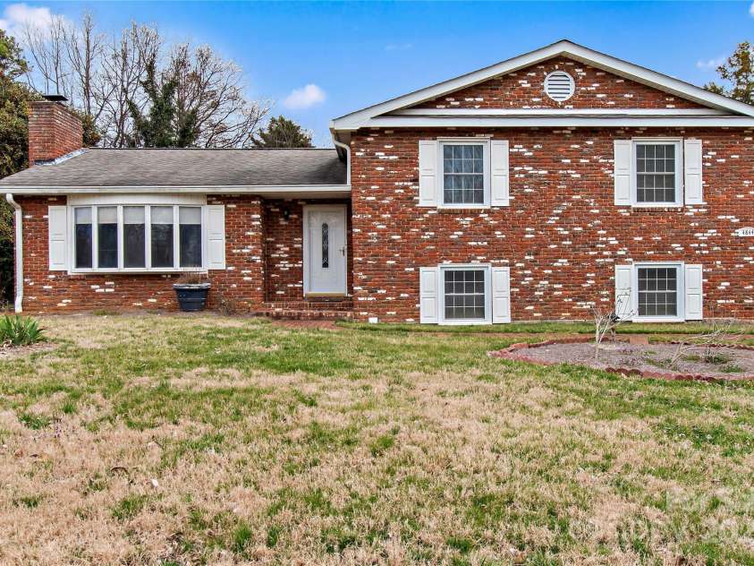 4844 Westchester Road, Winston Salem, NC 27103.  MLS# CAR4234068, YatesRealty ID 16232. 