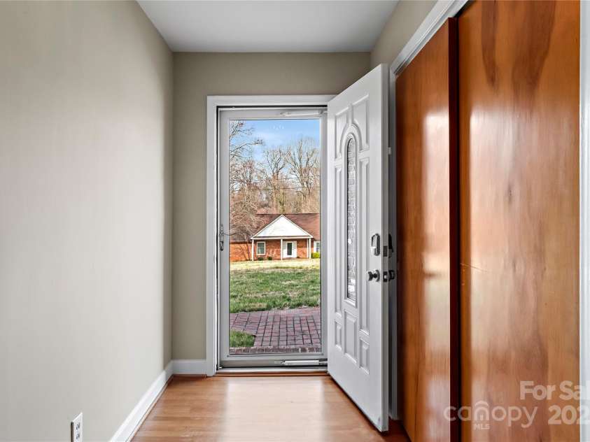 4844 Westchester Road, Winston Salem, NC 27103.  MLS# CAR4234068, YatesRealty ID 16232. 