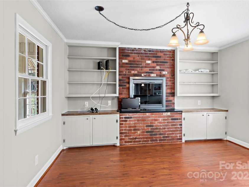 4844 Westchester Road, Winston Salem, NC 27103.  MLS# CAR4234068, YatesRealty ID 16232. 