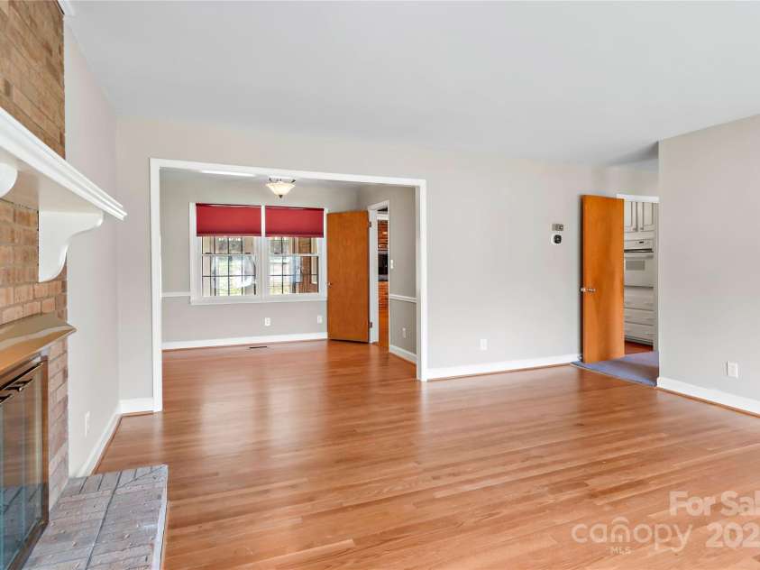 4844 Westchester Road, Winston Salem, NC 27103.  MLS# CAR4234068, YatesRealty ID 16232. 