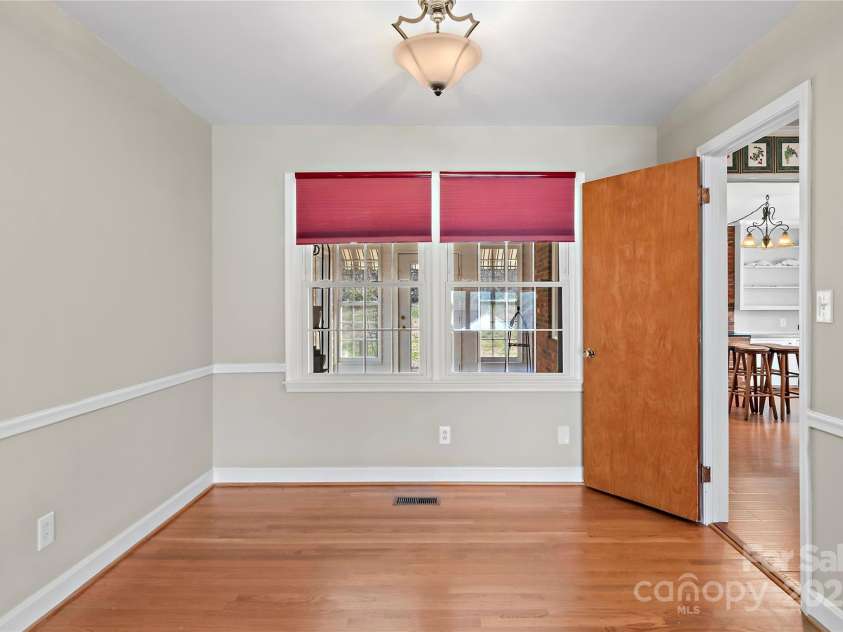 4844 Westchester Road, Winston Salem, NC 27103.  MLS# CAR4234068, YatesRealty ID 16232. 