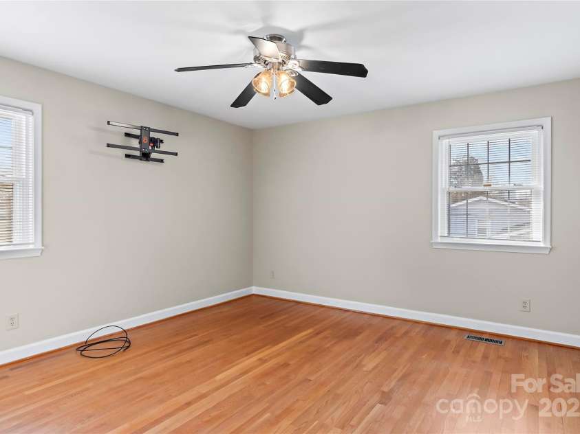 4844 Westchester Road, Winston Salem, NC 27103.  MLS# CAR4234068, YatesRealty ID 16232. 