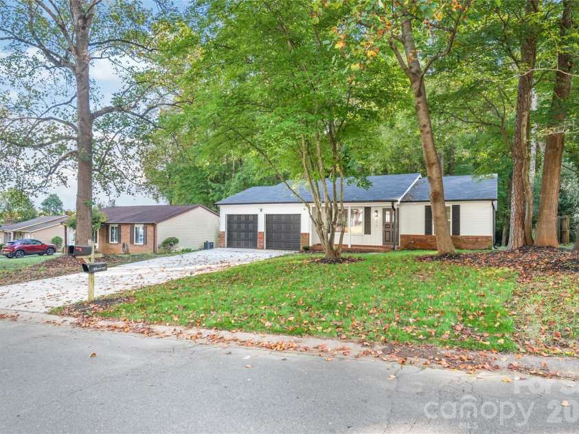 8412 Strider Drive, Charlotte, NC 28212.  MLS# CAR4310180, YatesRealty ID 16232. 