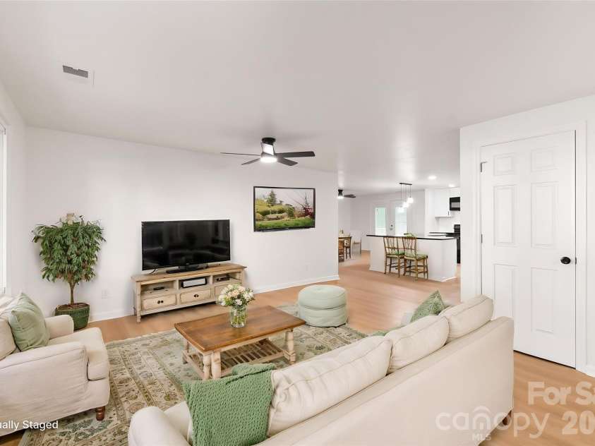 8412 Strider Drive, Charlotte, NC 28212.  MLS# CAR4310180, YatesRealty ID 16232. 