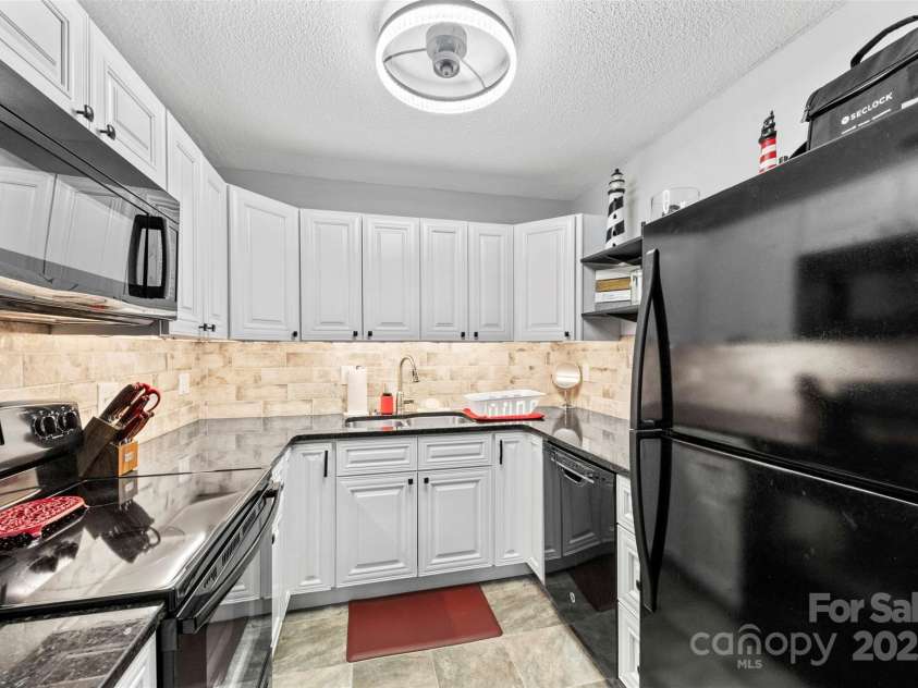 123 Carriage House Drive, Kannapolis, NC 28081.  MLS# CAR4249166, YatesRealty ID 16233. 