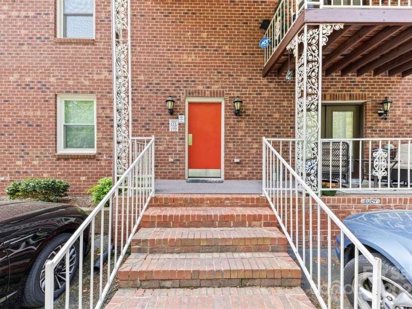 123 Carriage House Drive, Kannapolis, NC 28081.  MLS# CAR4249166, YatesRealty ID 16233. 