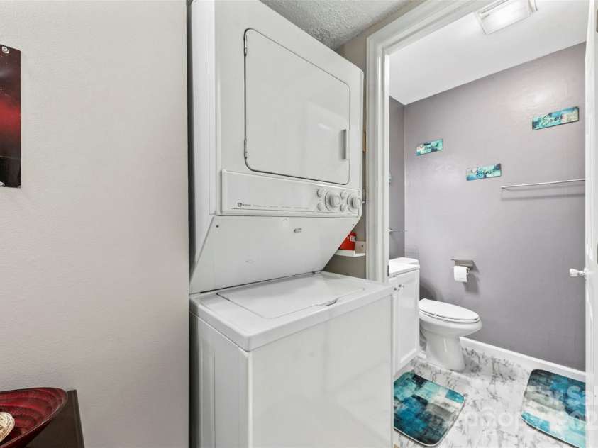 123 Carriage House Drive, Kannapolis, NC 28081.  MLS# CAR4249166, YatesRealty ID 16233. Guest bathroom/ laundry area