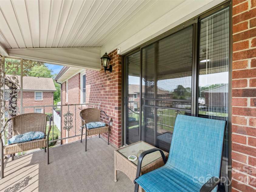 123 Carriage House Drive, Kannapolis, NC 28081.  MLS# CAR4249166, YatesRealty ID 16233. Private balcony