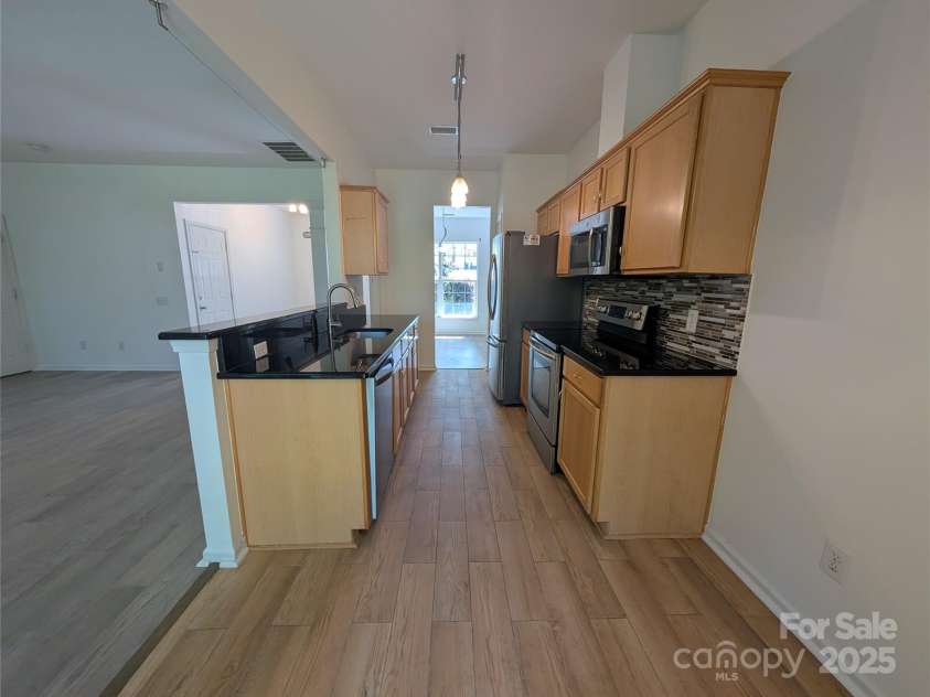 6846 Beverly Springs Drive, Charlotte, NC 28270.  MLS# CAR4245896, YatesRealty ID 16234. 