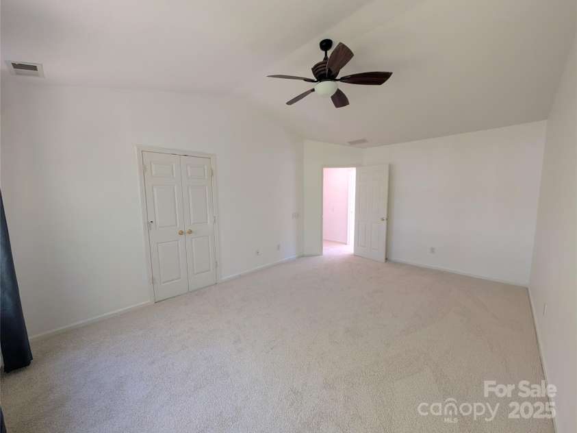 6846 Beverly Springs Drive, Charlotte, NC 28270.  MLS# CAR4245896, YatesRealty ID 16234. 