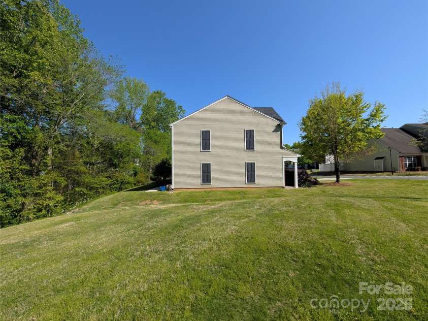 6846 Beverly Springs Drive, Charlotte, NC 28270.  MLS# CAR4245896, YatesRealty ID 16234. 