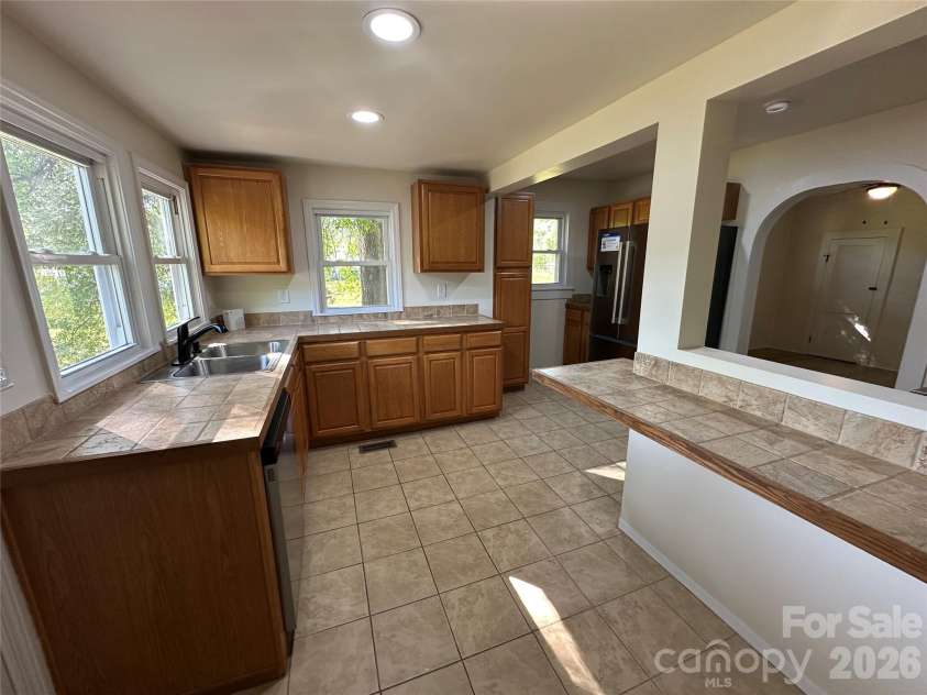 919 Orangewood Street, Kannapolis, NC 28081.  MLS# CAR4371378, YatesRealty ID 16235. Kitchen has tile floors & countertops !!!