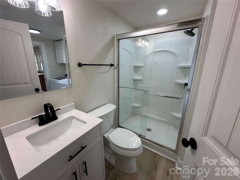 919 Orangewood Street, Kannapolis, NC 28081.  MLS# CAR4371378, YatesRealty ID 16235. Master bathroom