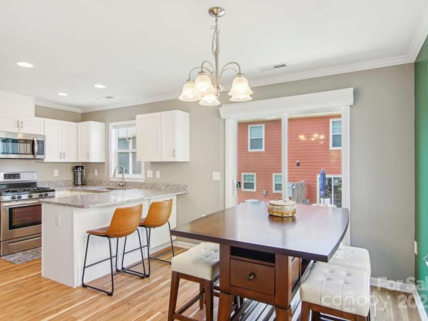 1110 Lynwood Forest Road, Arden, NC 28704.  MLS# CAR4247700, YatesRealty ID 16236. 