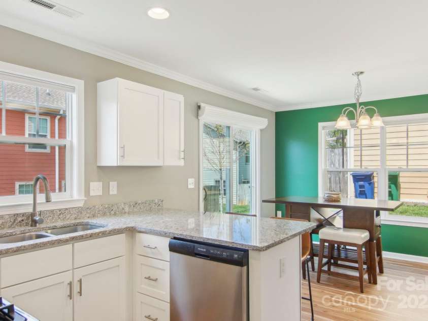 1110 Lynwood Forest Road, Arden, NC 28704.  MLS# CAR4247700, YatesRealty ID 16236. 